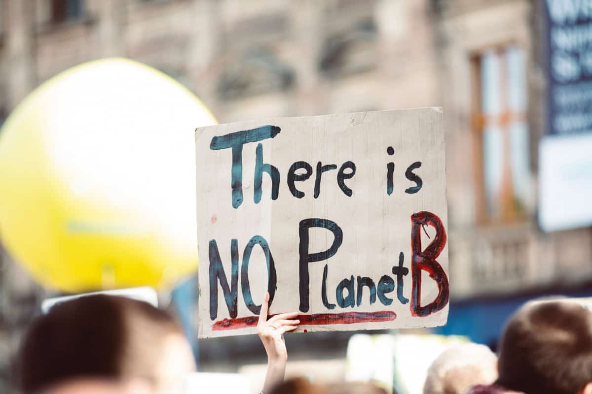 Green credit cards can help you contribute to fighting the climate crisis. Photo by Markus Spiske on Unsplash